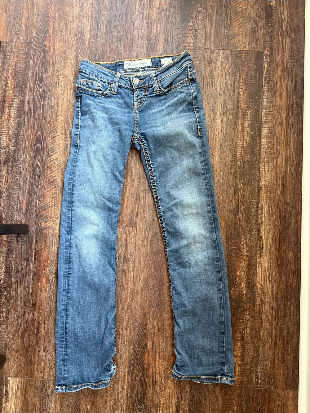 BKE Women's Light Blue Straight Leg Jeans